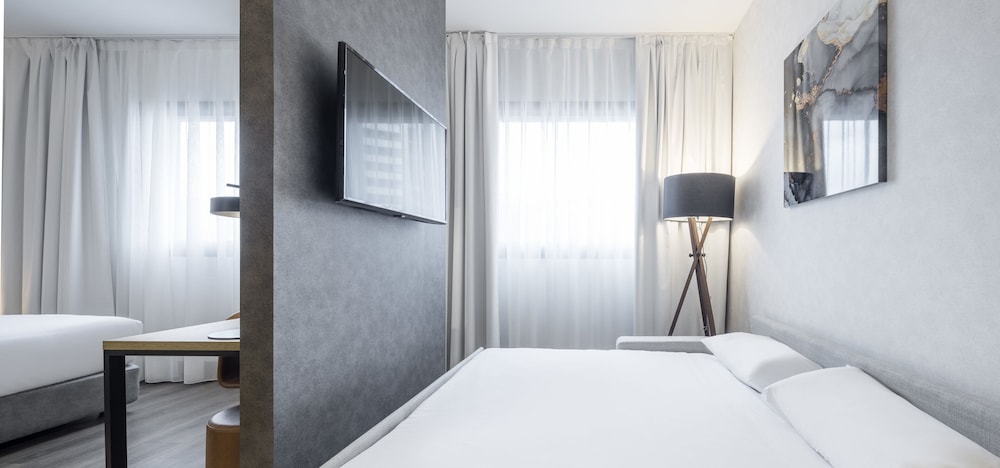 Habitación triple del hotel Ilunion San Mamés. Foto 2