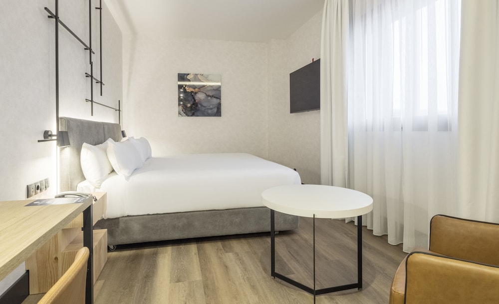 Suite junior, vistas a la ciudad del hotel Ilunion San Mamés