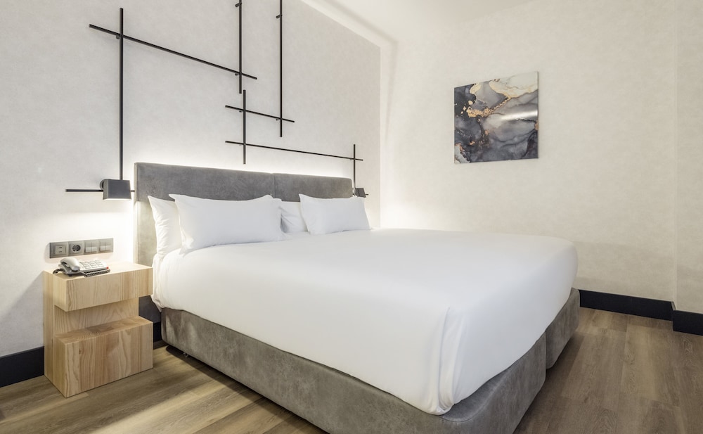 Suite junior, vistas a la ciudad del hotel Ilunion San Mamés. Foto 1