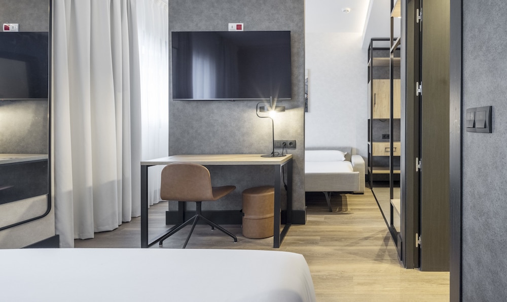 Habitación triple familiar del hotel Ilunion San Mamés. Foto 3