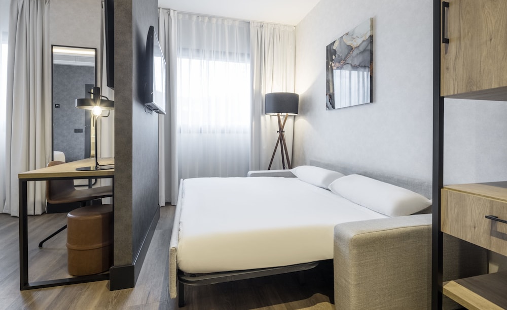 Habitación triple familiar del hotel Ilunion San Mamés. Foto 4