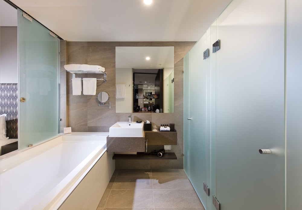 Habitación Deluxe Ejecutiva, Acceso al Salón, 1 cama King Size del hotel Pullman Brisbane Airport. Foto 4