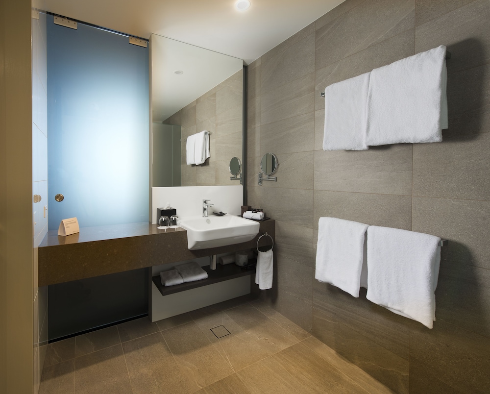 Habitación Deluxe Ejecutiva, Acceso al Salón, 2 camas dobles del hotel Pullman Brisbane Airport. Foto 4