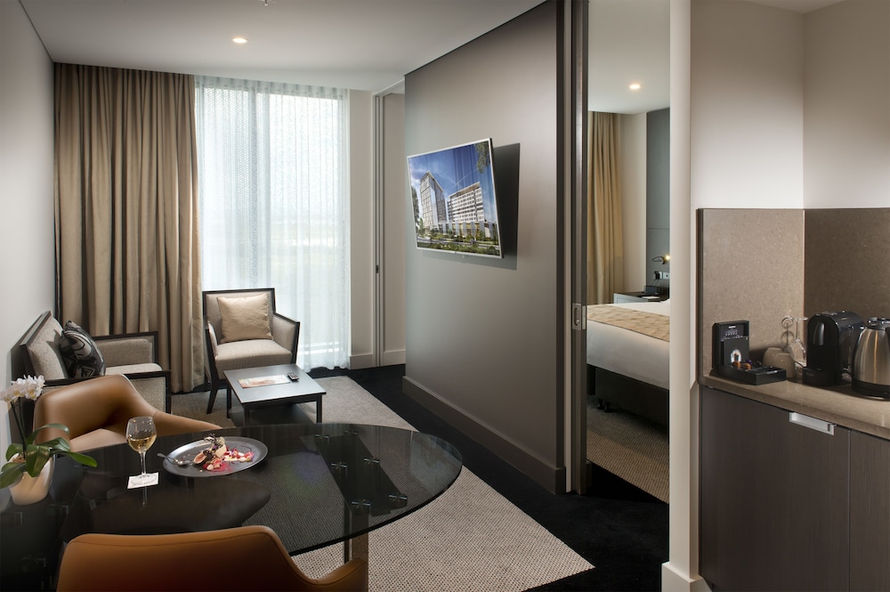 Suite Junior, Acceso al Salón, 1 cama King Size del hotel Pullman Brisbane Airport. Foto 1