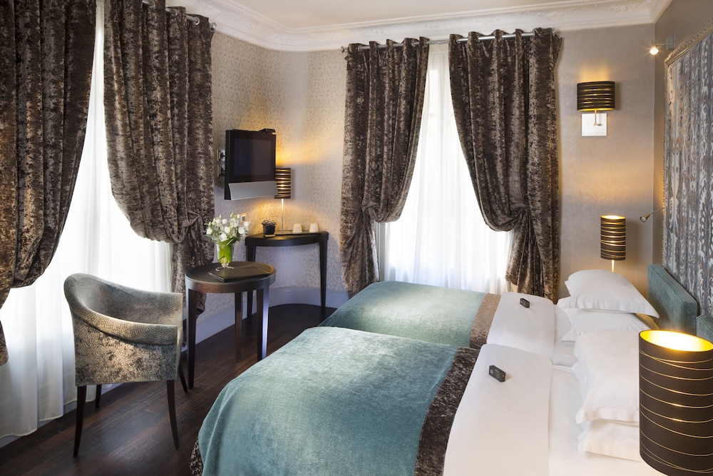 Habitación superior con 2 camas individuales del hotel Ares Eiffel