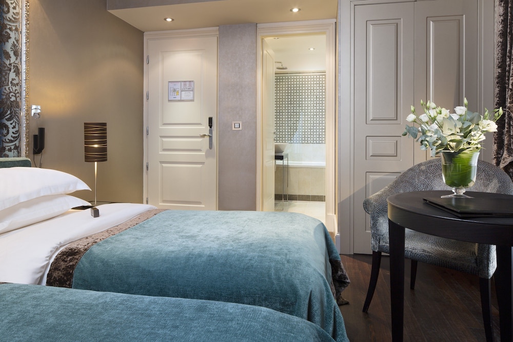Habitación superior con 2 camas individuales del hotel Ares Eiffel. Foto 7
