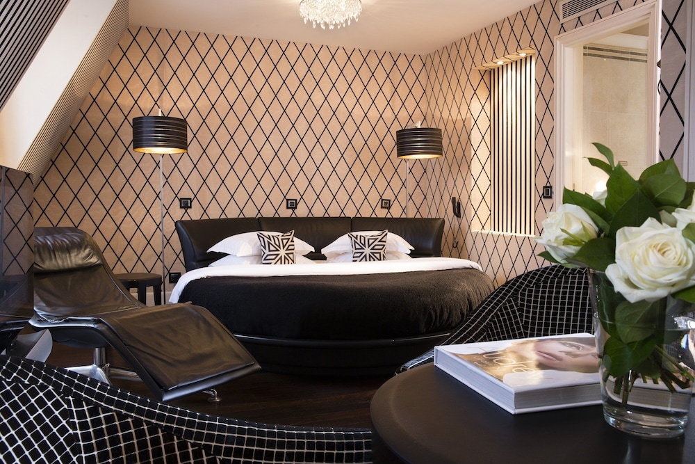 Suite junior del hotel Ares Eiffel. Foto 1