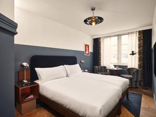 Habitación Roomy - 2 camas del hotel The Hoxton Lloyd Amsterdam. Foto 4