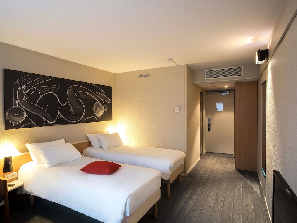 Habitación estándar con 2 camas individuales del hotel ibis Metz Woippy. Foto 1