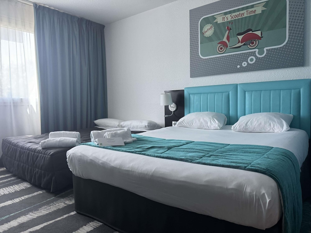 Habitación estándar con 1 cama doble y 1 sofá del hotel ibis Styles Angouleme Nord. Foto 3