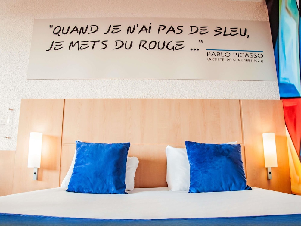 Habitación Executive con 1 cama doble y sofá del hotel ibis Montpellier Centre Comédie. Foto 17