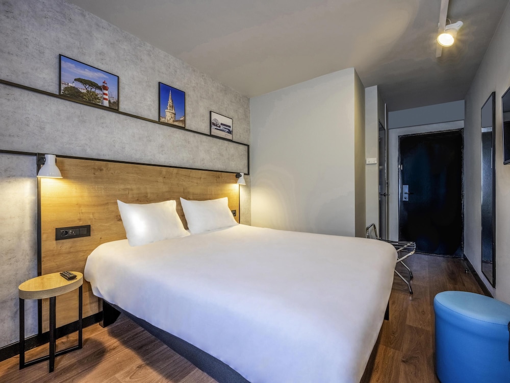 Habitación estándar doble, 1 cama doble del hotel ibis La Rochelle Vieux-Port. Foto 3
