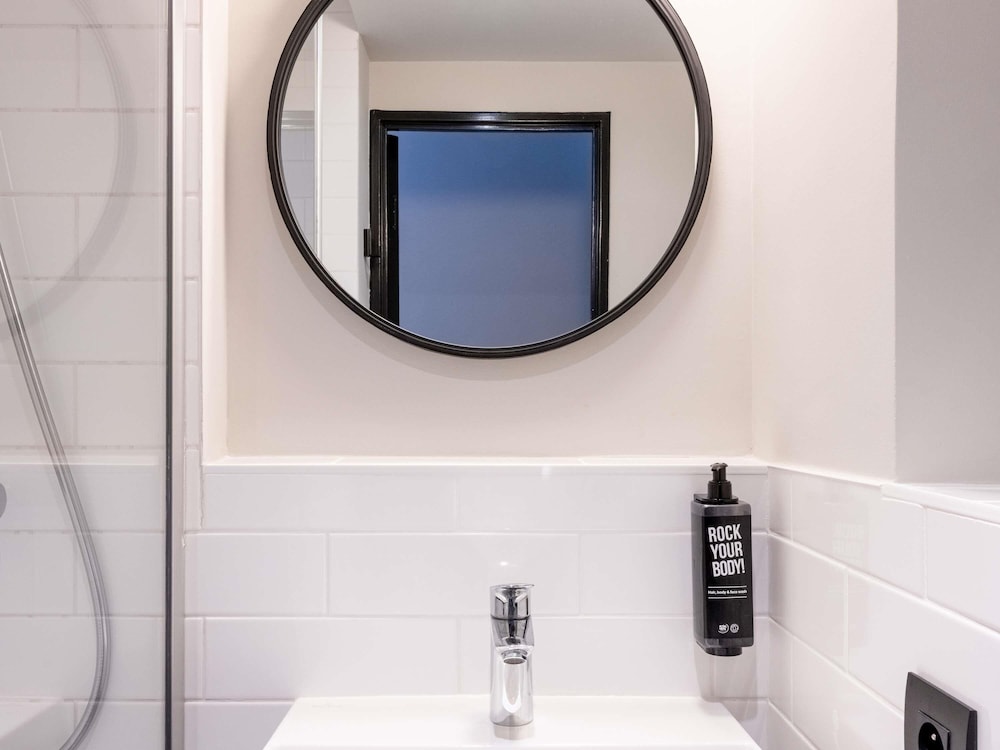 Habitación estándar doble, 1 cama doble del hotel ibis La Rochelle Vieux-Port. Foto 5