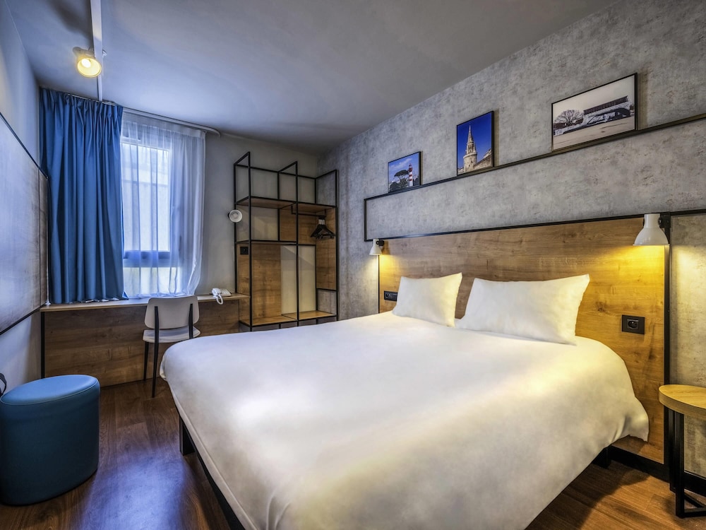 Habitación estándar doble, 1 cama doble del hotel ibis La Rochelle Vieux-Port. Foto 6