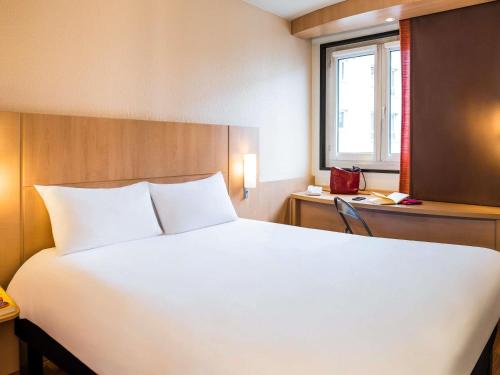 Habitación Estándar con 1 cama doble del hotel ibis Paris Pont De Suresnes