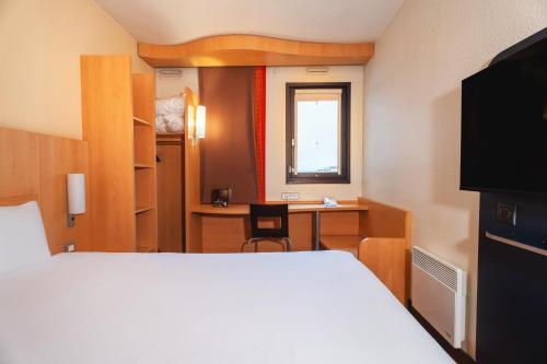 Habitación Estándar con 1 cama doble del hotel ibis Paris Pont De Suresnes. Foto 10
