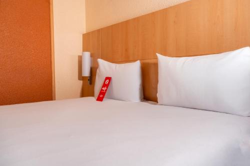 Habitación Estándar con 1 cama doble del hotel ibis Paris Pont De Suresnes. Foto 12