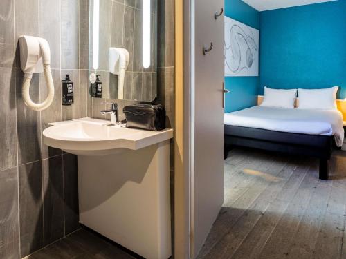 Habitación Doble Estándar del hotel ibis Bordeaux Pessac Route des Vins Hotel. Foto 5