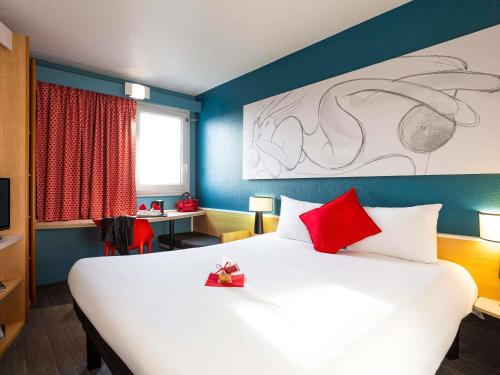Habitación Confort con 1 cama doble del hotel ibis Bordeaux Pessac Route des Vins Hotel. Foto 6