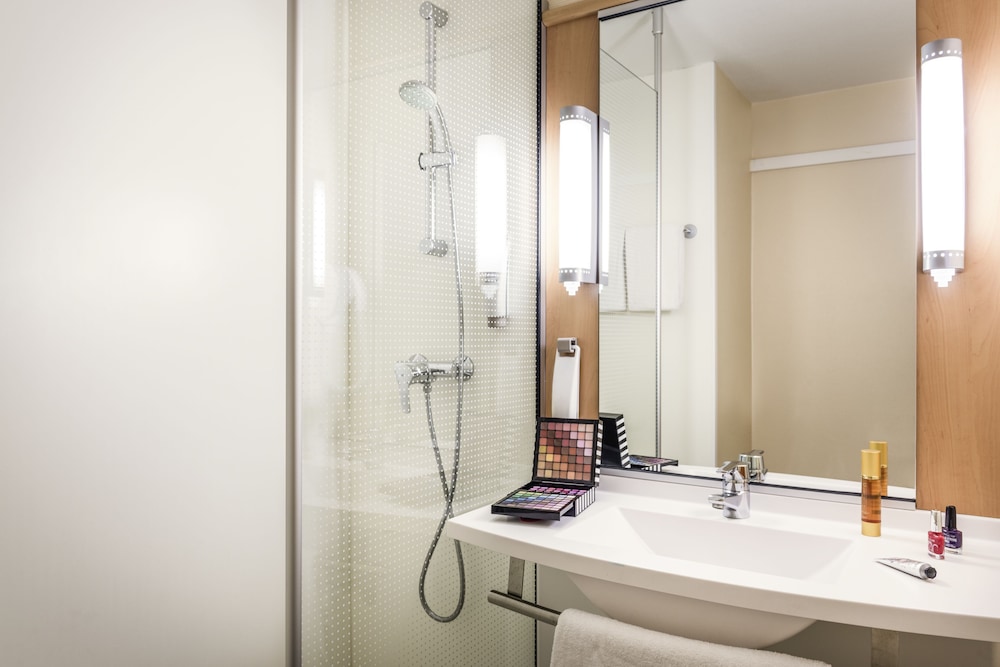 Habitación estándar doble, 1 cama doble del hotel ibis Créteil. Foto 8