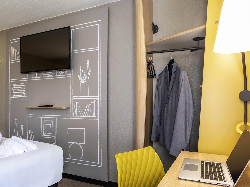 Habitación estándar doble, varias camas del hotel ibis Créteil. Foto 3