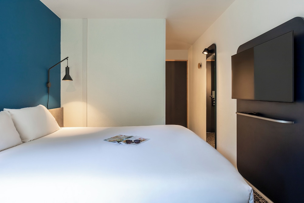 HABITACIÓN STANDARD CON CAMA DOBLE GRANDE del hotel Ibis Paris Meudon Velizy. Foto 7