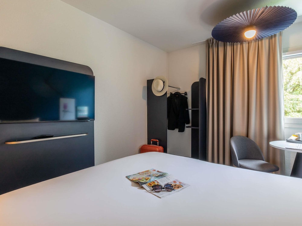 HABITACIÓN STANDARD CON CAMA DOBLE GRANDE del hotel Ibis Paris Meudon Velizy. Foto 11