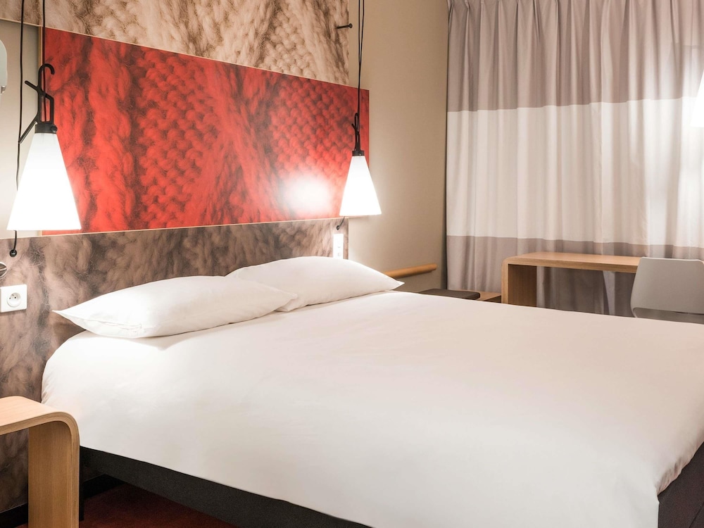 HABITACIÓN STANDARD CON CAMA DOBLE GRANDE del hotel Ibis Paris Meudon Velizy. Foto 14