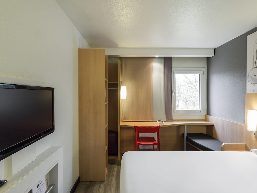Habitación Standard con dos camas individuales del hotel Ibis Paris Meudon Velizy. Foto 3