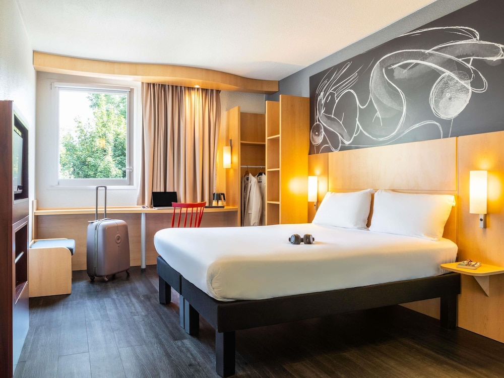 Habitación Premium accesible con 1 cama doble del hotel Ibis Paris Meudon Velizy. Foto 1