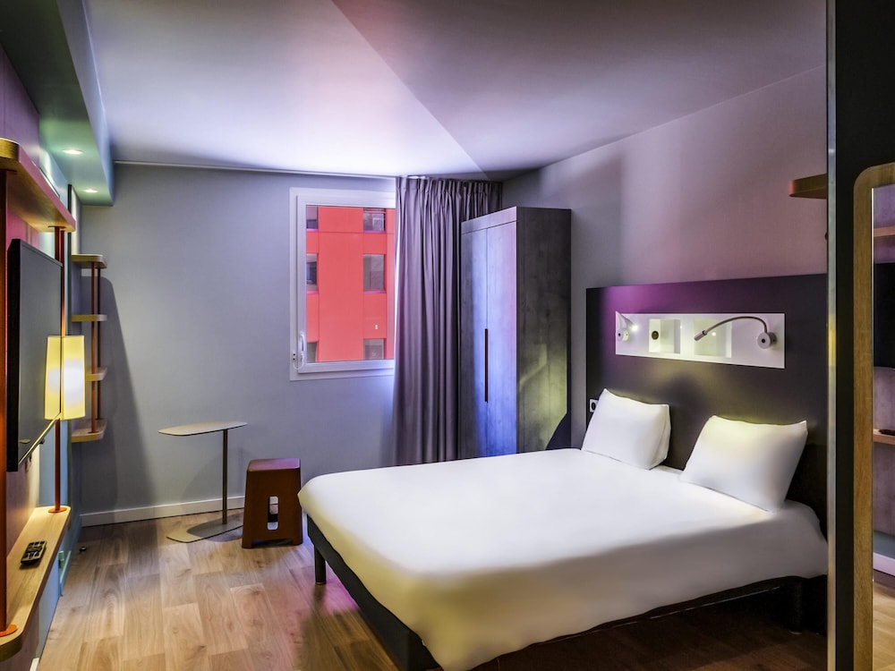 Habitación triple estándar, varias camas, accesible para personas con discapacidad del hotel Ibis Budget Saint-Etienne Centre Gare Châteaucreux