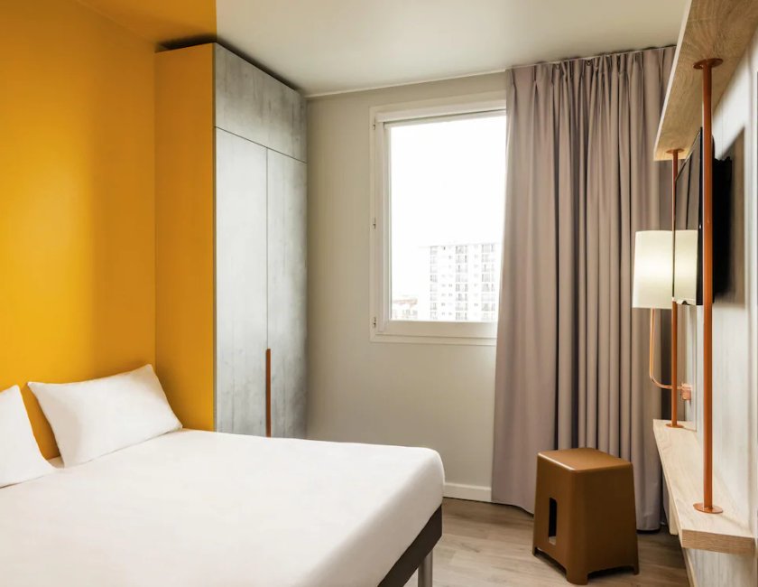 Habitación triple, varias camas del hotel Ibis Budget Saint-Etienne Centre Gare Châteaucreux. Foto 8