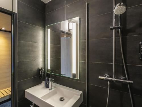 Habitación Doble Estándar del hotel ibis Nancy Centre Sainte Catherine. Foto 4