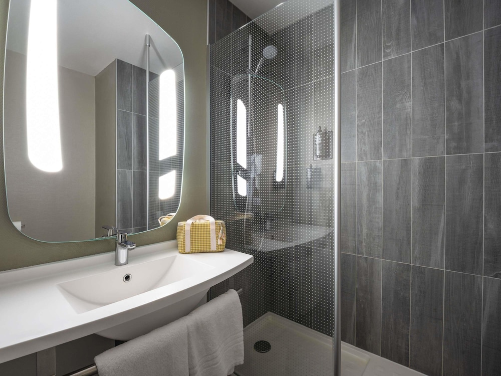 Habitación Estándar con 1 cama doble del hotel ibis Falaise Coeur de Normandie. Foto 5