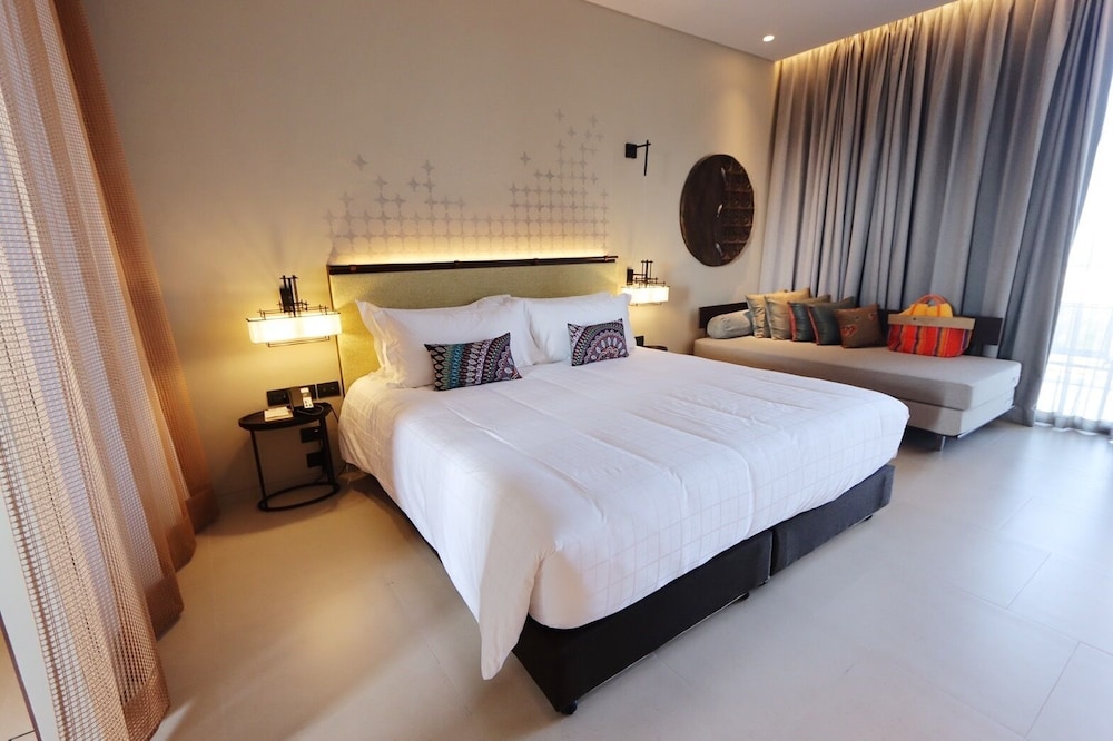 SUITE FAMILIAR, 1 Cama King Size y 2 Camas Individuales, Vistas al Mar del hotel Pullman Khao Lak Resort. Foto 1