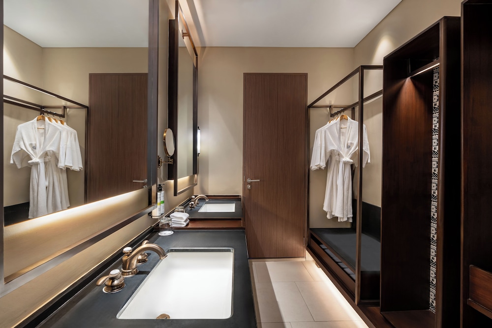 SUITE FAMILIAR, 1 Cama King Size y 2 Camas Individuales, Vistas al Mar del hotel Pullman Khao Lak Resort. Foto 10