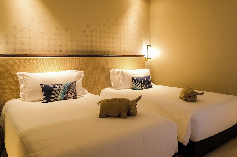 SUITE FAMILIAR, 1 Cama King Size y 2 Camas Individuales, Acceso a Piscina del hotel Pullman Khao Lak Resort. Foto 2