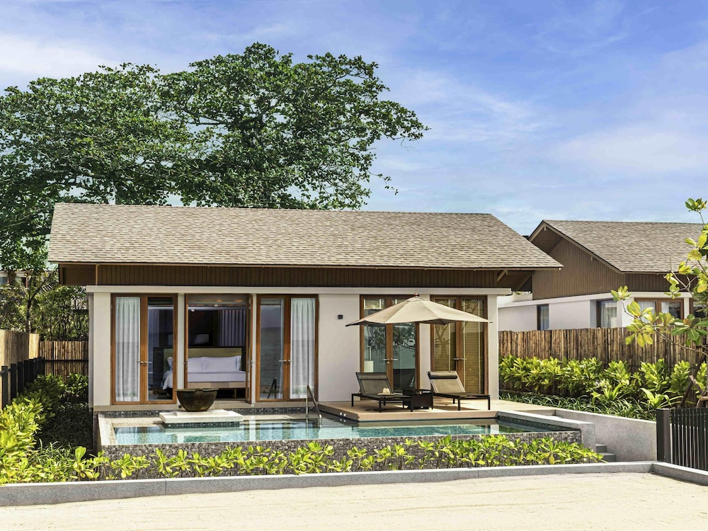 VILLA DE LUJO CON PISCINA EN PRIMERA LÍNEA DE PLAYA DE 1 DORMITORIO, 1 Cama King Size, Vistas al Mar del hotel Pullman Khao Lak Resort. Foto 4