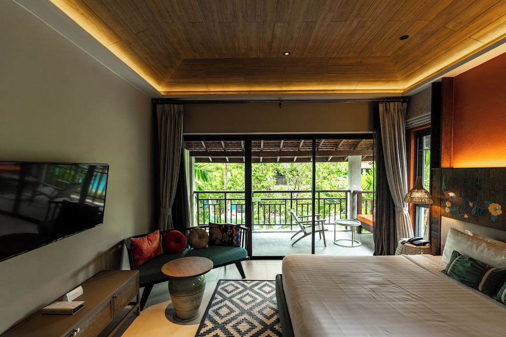 HABITACIÓN SUPERIOR con 1 cama king size del hotel Grand Mercure Khao Lak Bangsak. Foto 4