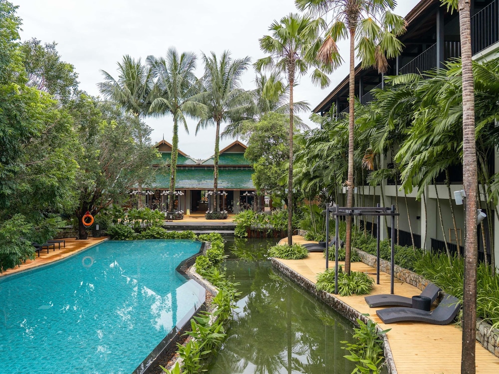 HABITACIÓN SUPERIOR con 1 cama king size del hotel Grand Mercure Khao Lak Bangsak. Foto 6