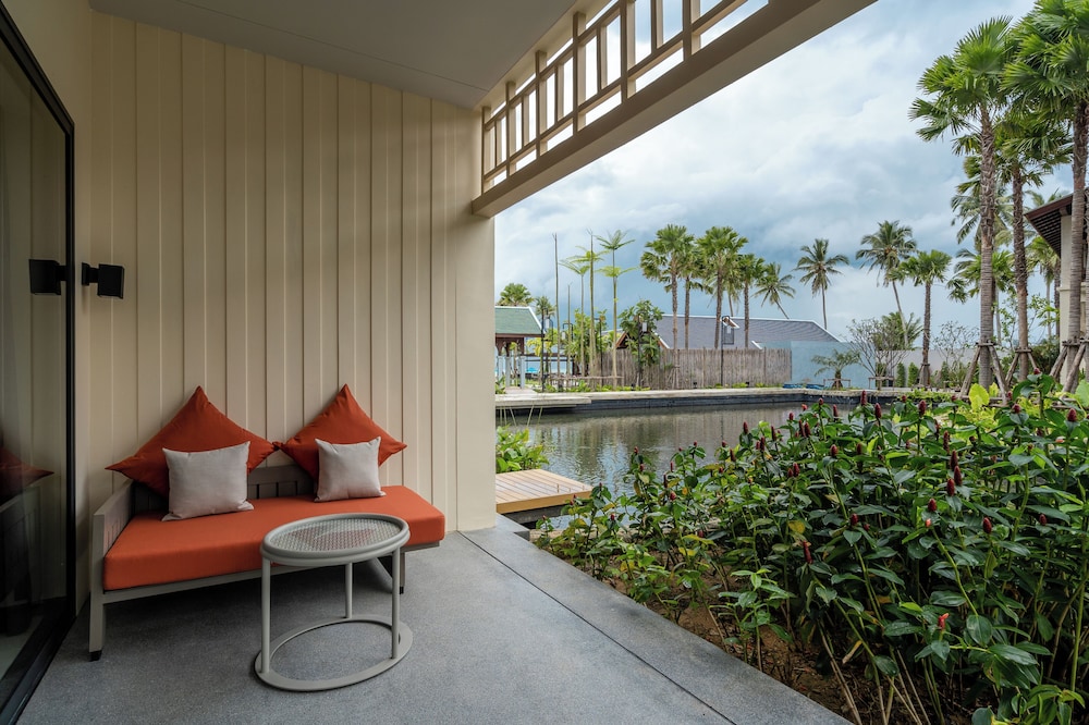 Habitación Deluxe con 1 cama king size del hotel Grand Mercure Khao Lak Bangsak. Foto 4