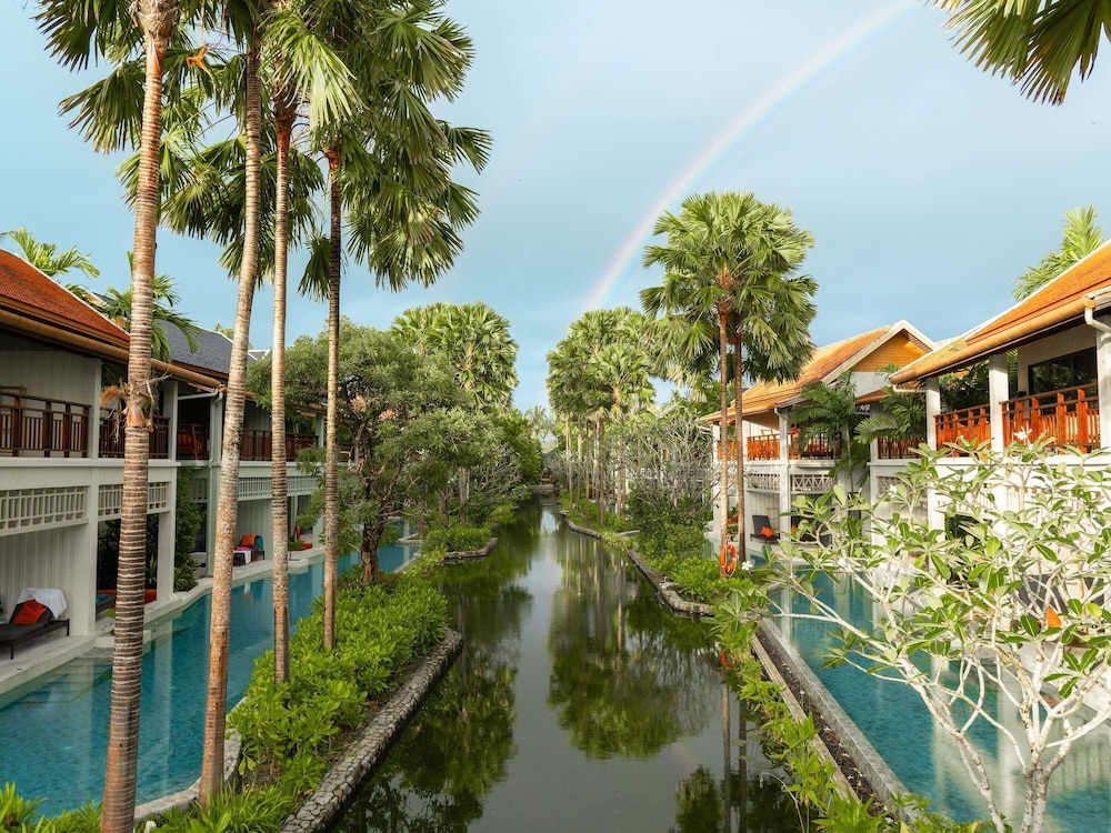 Habitación deluxe con acceso a la piscina y camas gemelas del hotel Grand Mercure Khao Lak Bangsak. Foto 5