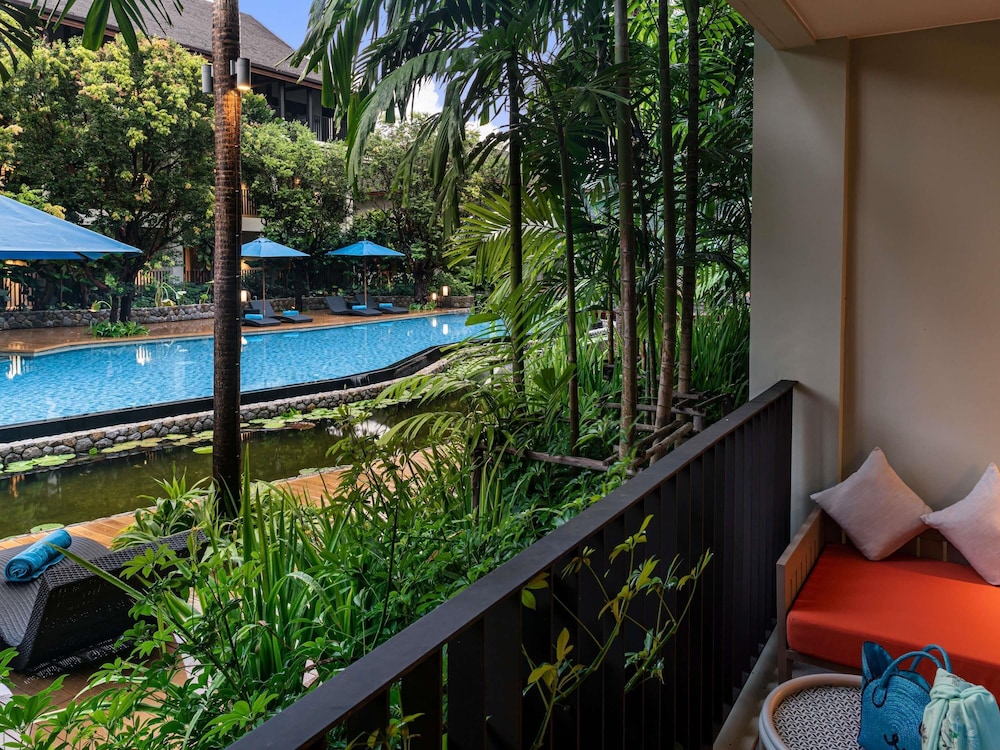 HABITACIÓN SUPERIOR con 1 cama king size del hotel Grand Mercure Khao Lak Bangsak. Foto 13