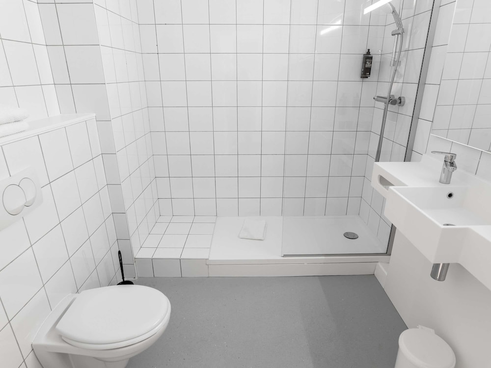 TWIN - Habitación con dos camas individuales del hotel Ibis Budget Strasbourg Sud Illkirch Geispolsheim. Foto 3