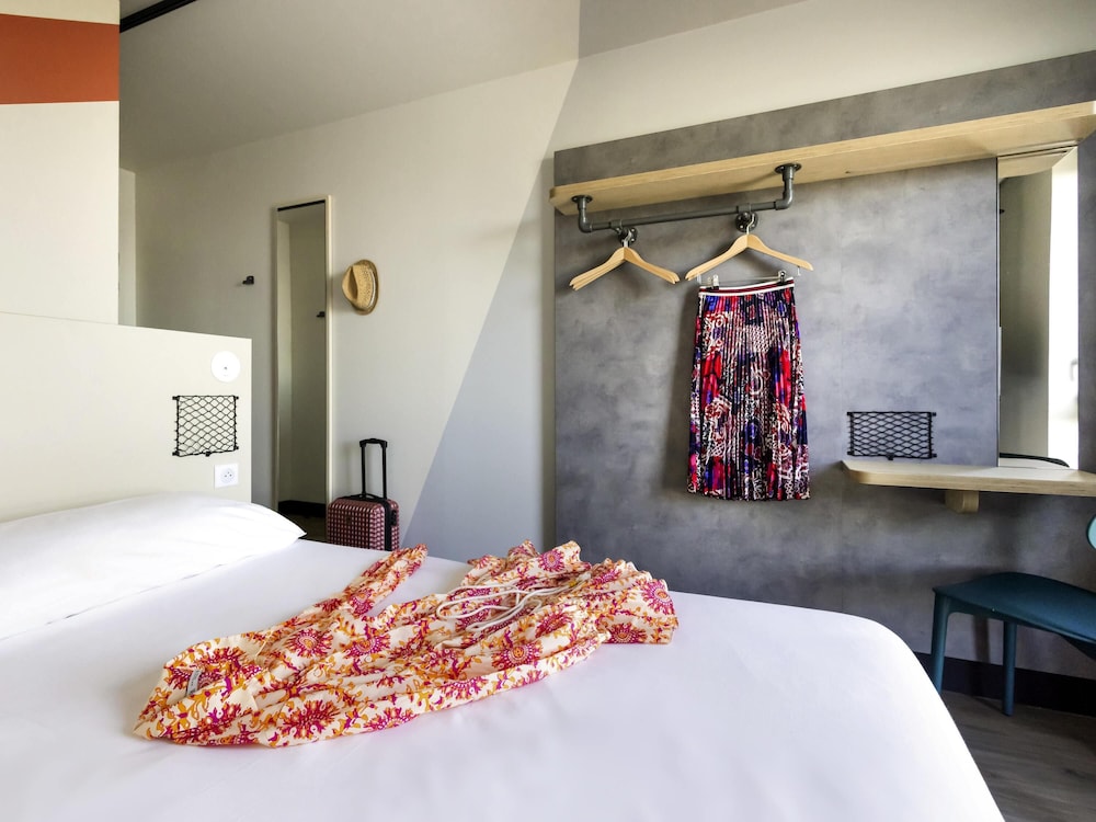 Habitación con 1 cama doble del hotel ibis budget La Rochelle Centre