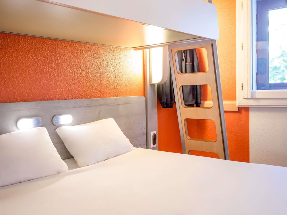 Habitación triple, varias camas del hotel ibis budget Marseille Timone