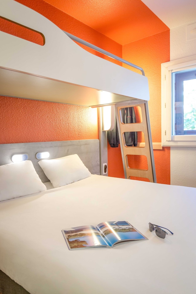 Habitación triple, varias camas del hotel ibis budget Marseille Timone. Foto 3