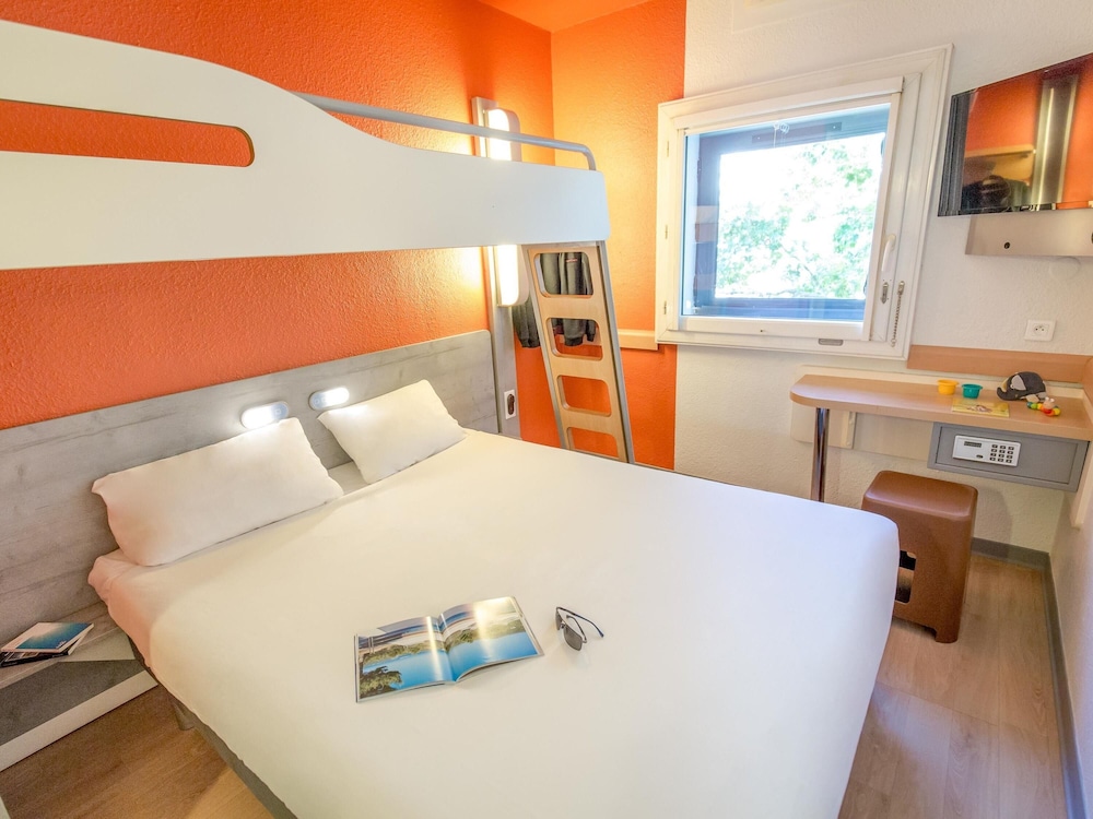 Habitación triple, varias camas del hotel ibis budget Marseille Timone. Foto 6