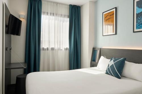 Habitación Doble Estándar con 1 cama grande del hotel Four Points Flex by Sheraton Malaga Centre