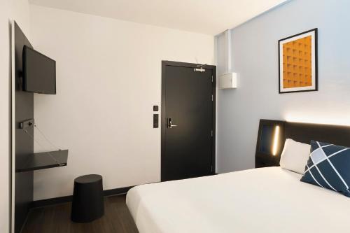 Habitación Doble Estándar con 1 cama grande del hotel Four Points Flex by Sheraton Malaga Centre. Foto 8